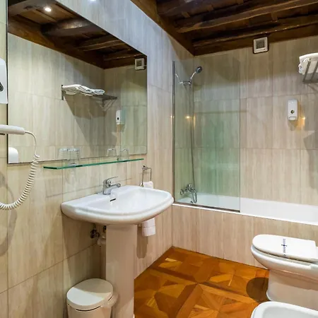 La Casona De *